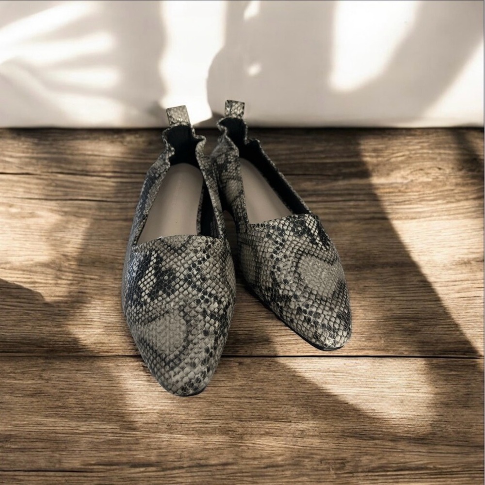 Snake-Print Pointed Toe Women’s Slip-On Flats - Gray